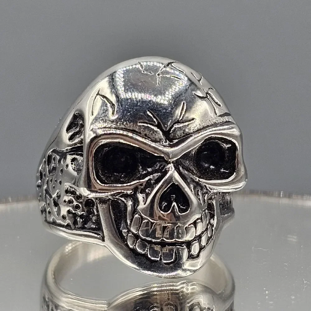 Biker Skull Ring Stainless Steel Cracked Skull Gothic Halloween Smiling Size 9.5